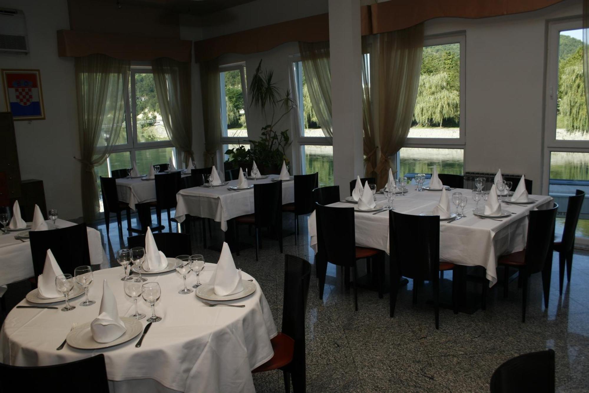 Hotel Sv. Mihovil Триль Экстерьер фото