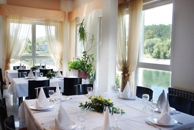 Hotel Sv. Mihovil Триль Экстерьер фото