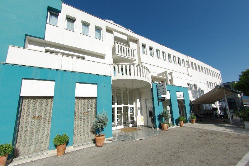 Hotel Sv. Mihovil Триль Экстерьер фото