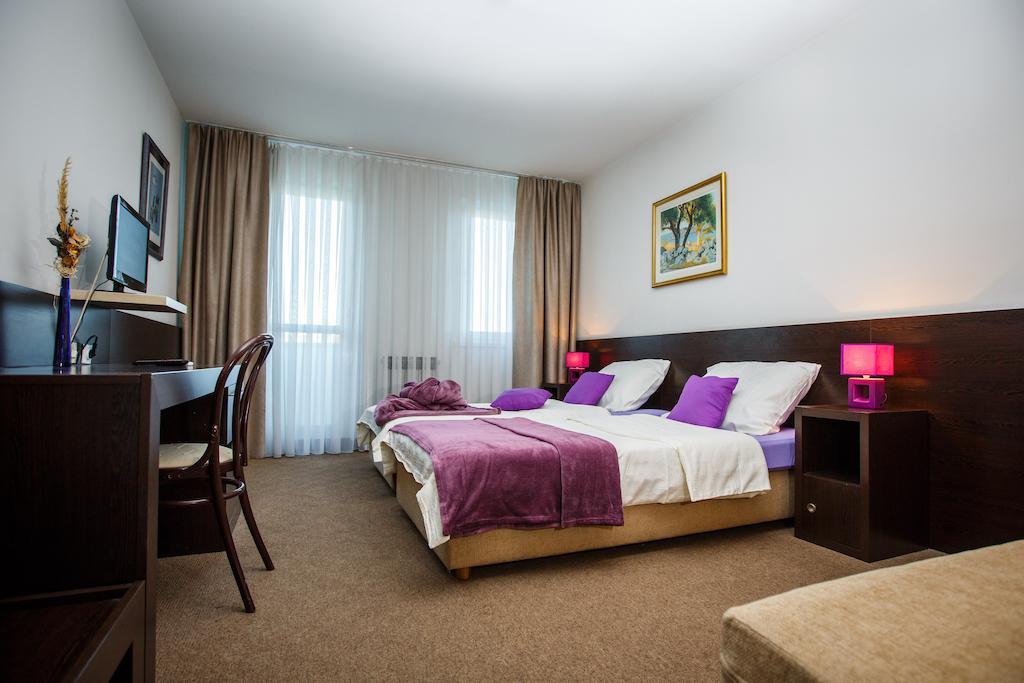 Hotel Sv. Mihovil Триль Экстерьер фото